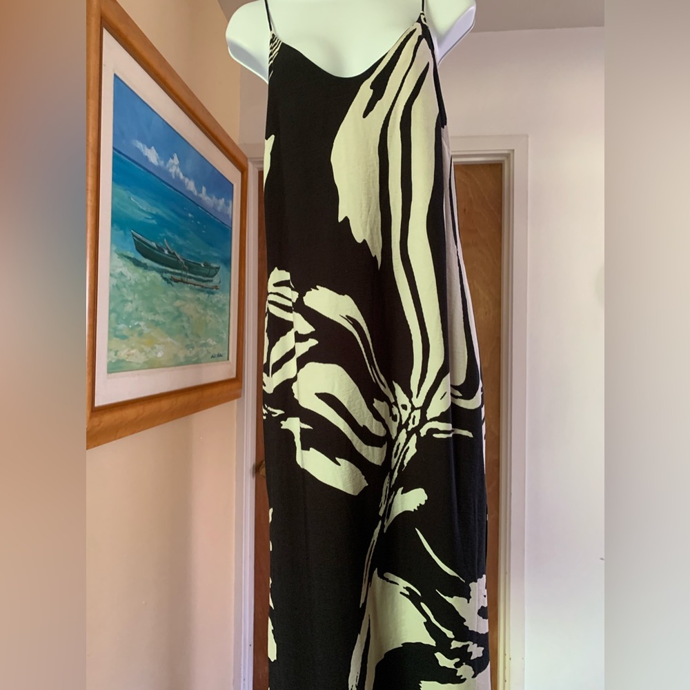 Gorgeous spaghetti strap dress white on black lined silk. Small
